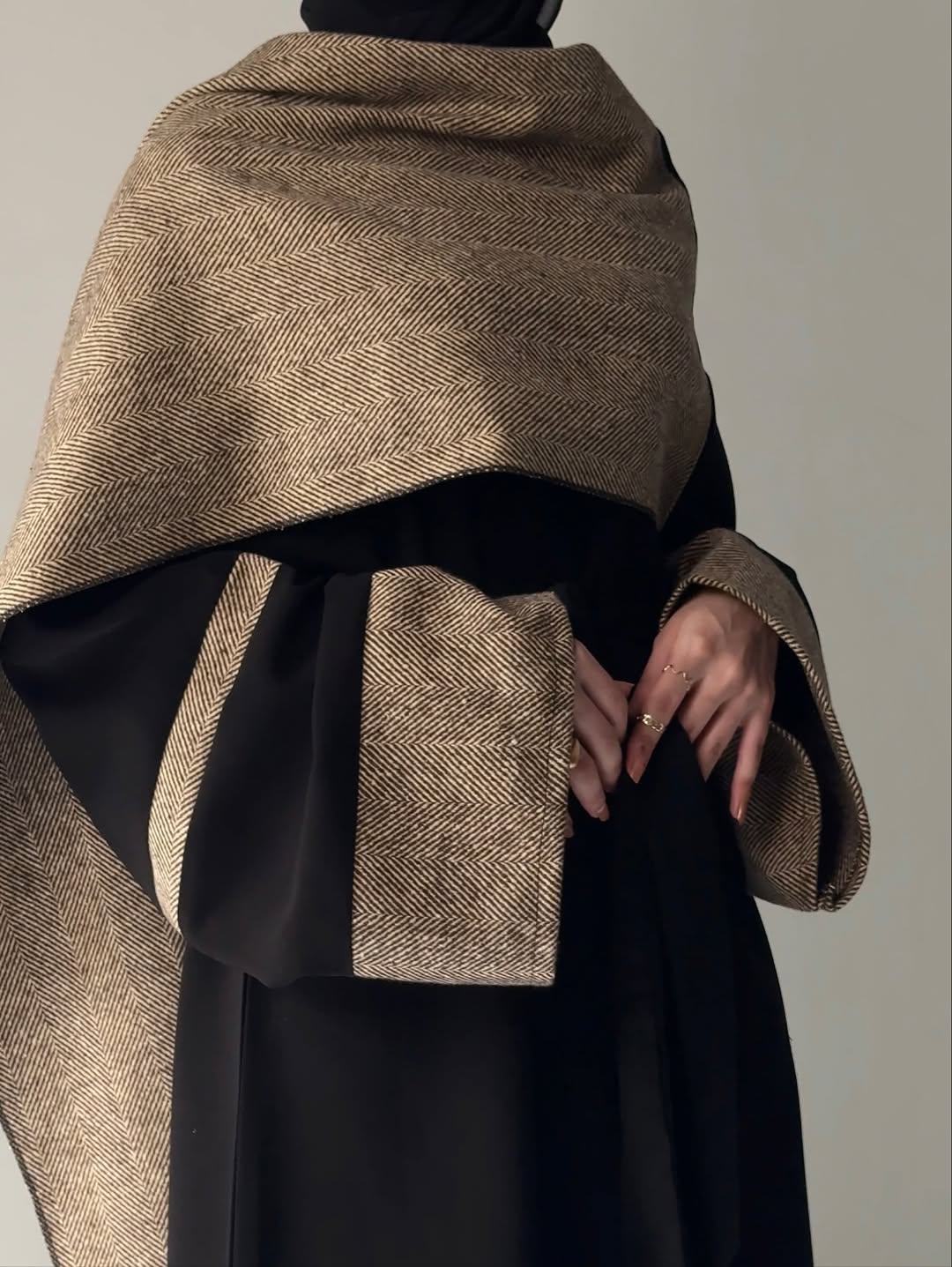 🧣عباية بحزام وسكارف جوخ🥻