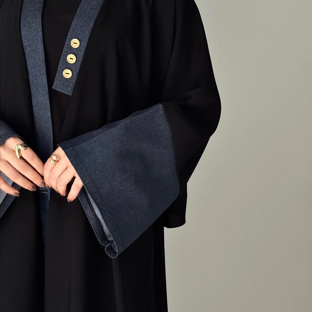 عباية مفتوحة بلمسة جينز كحلي